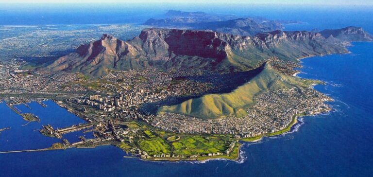 Capetown breathtaking 1 day tour: green hills surrounded by the atlantic ocean